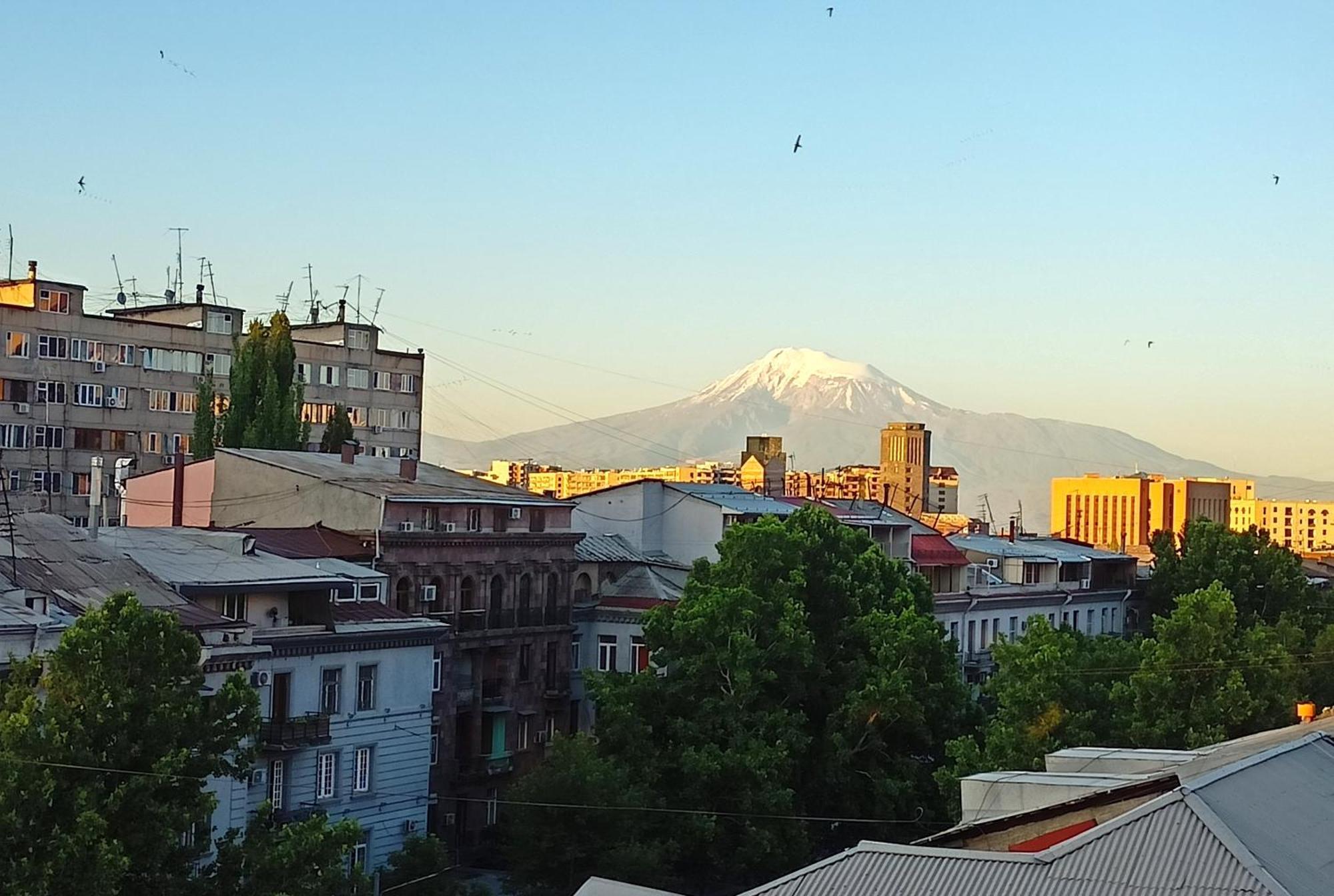 Umba Apartment N3 - Balcony And Mount Ararat View 耶烈万 外观 照片